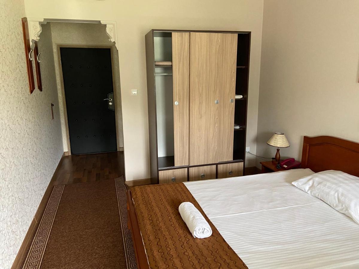 Hotel New Milenium Lukavac Zewnętrze zdjęcie