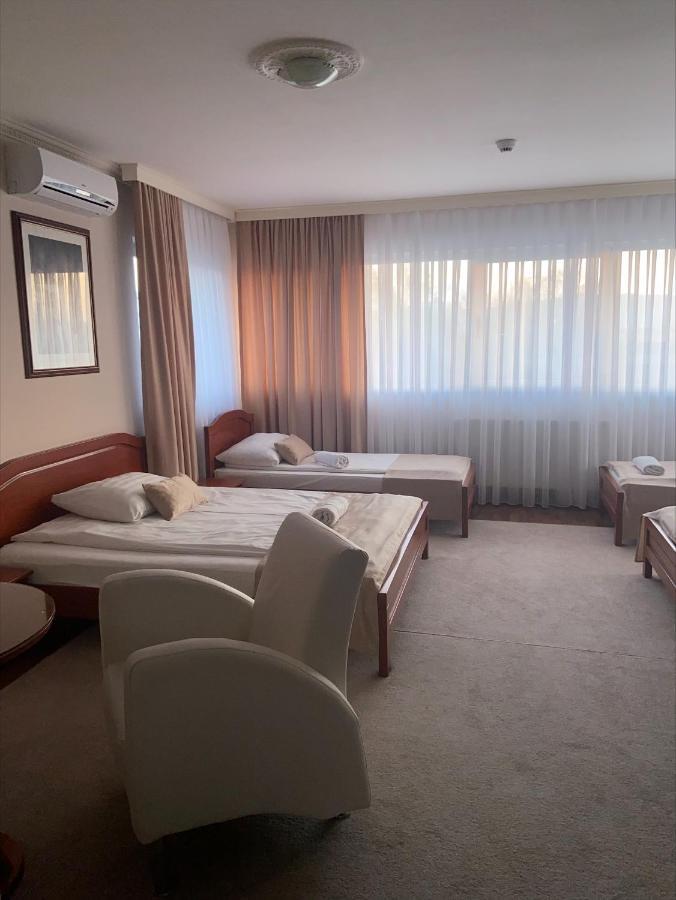 Hotel New Milenium Lukavac Zewnętrze zdjęcie