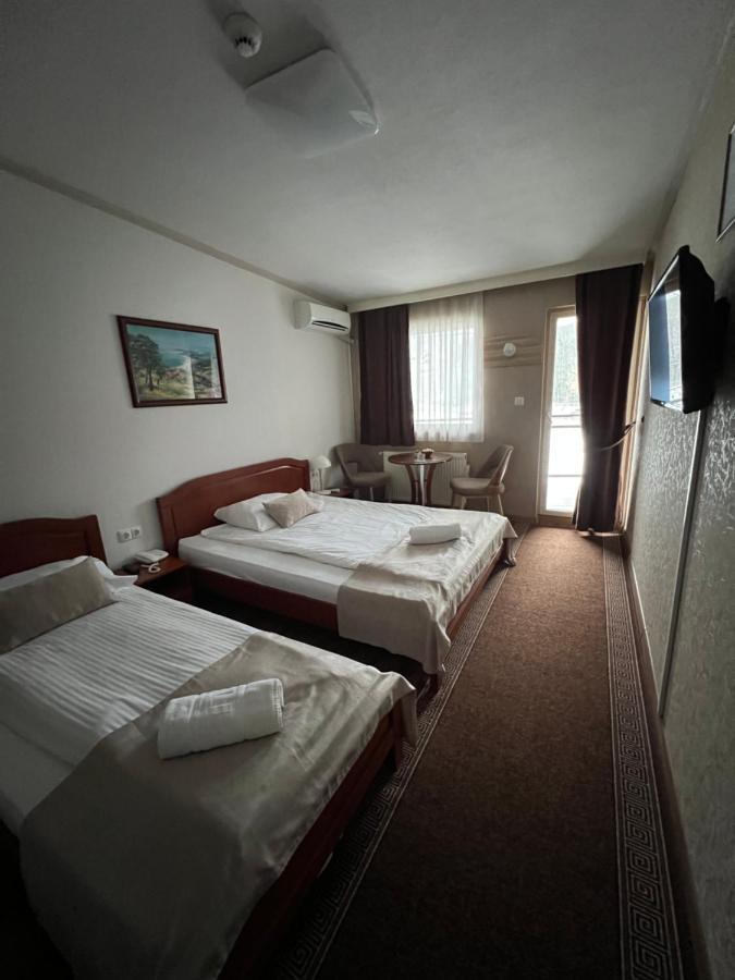 Hotel New Milenium Lukavac Zewnętrze zdjęcie