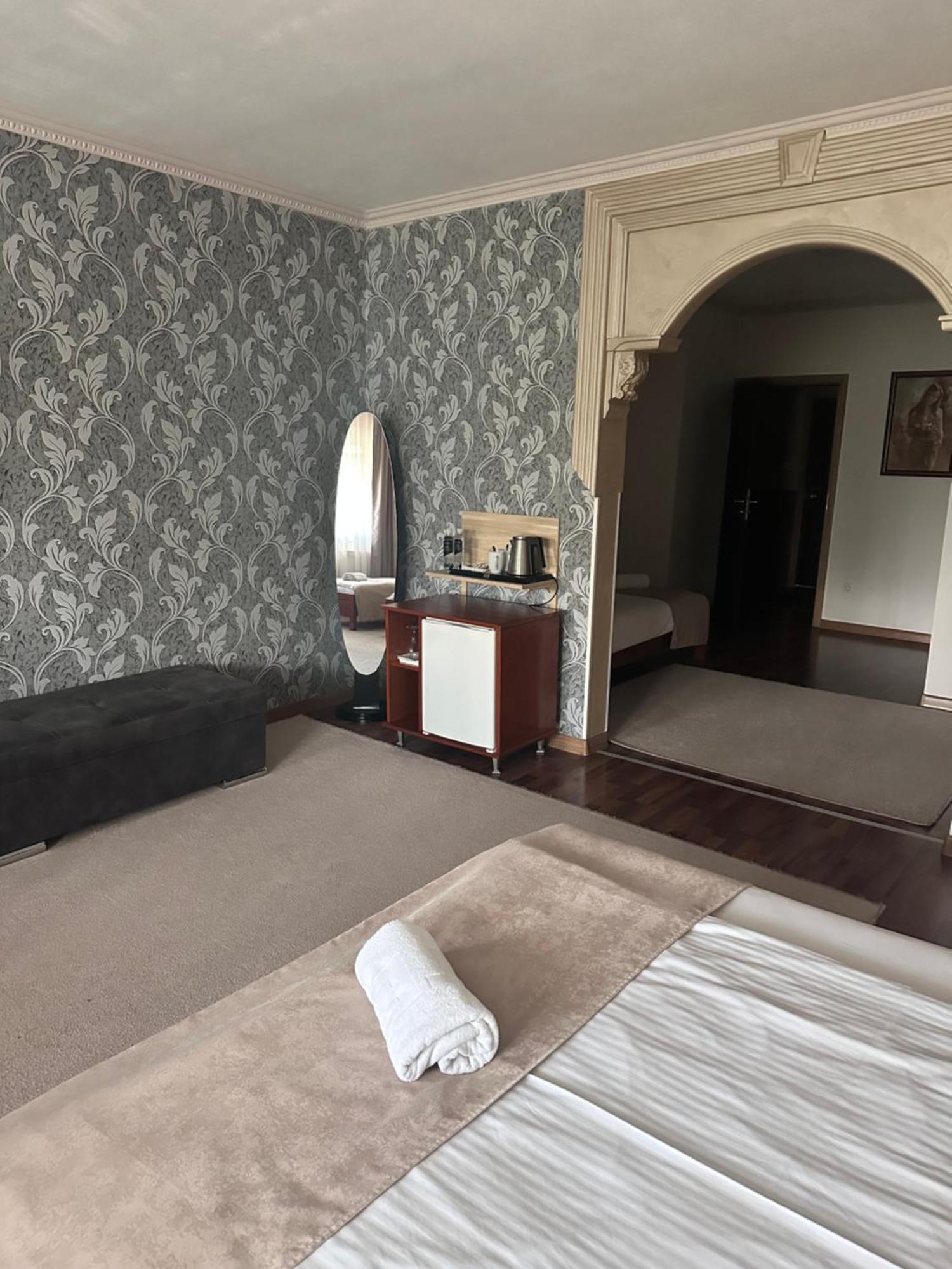Hotel New Milenium Lukavac Zewnętrze zdjęcie