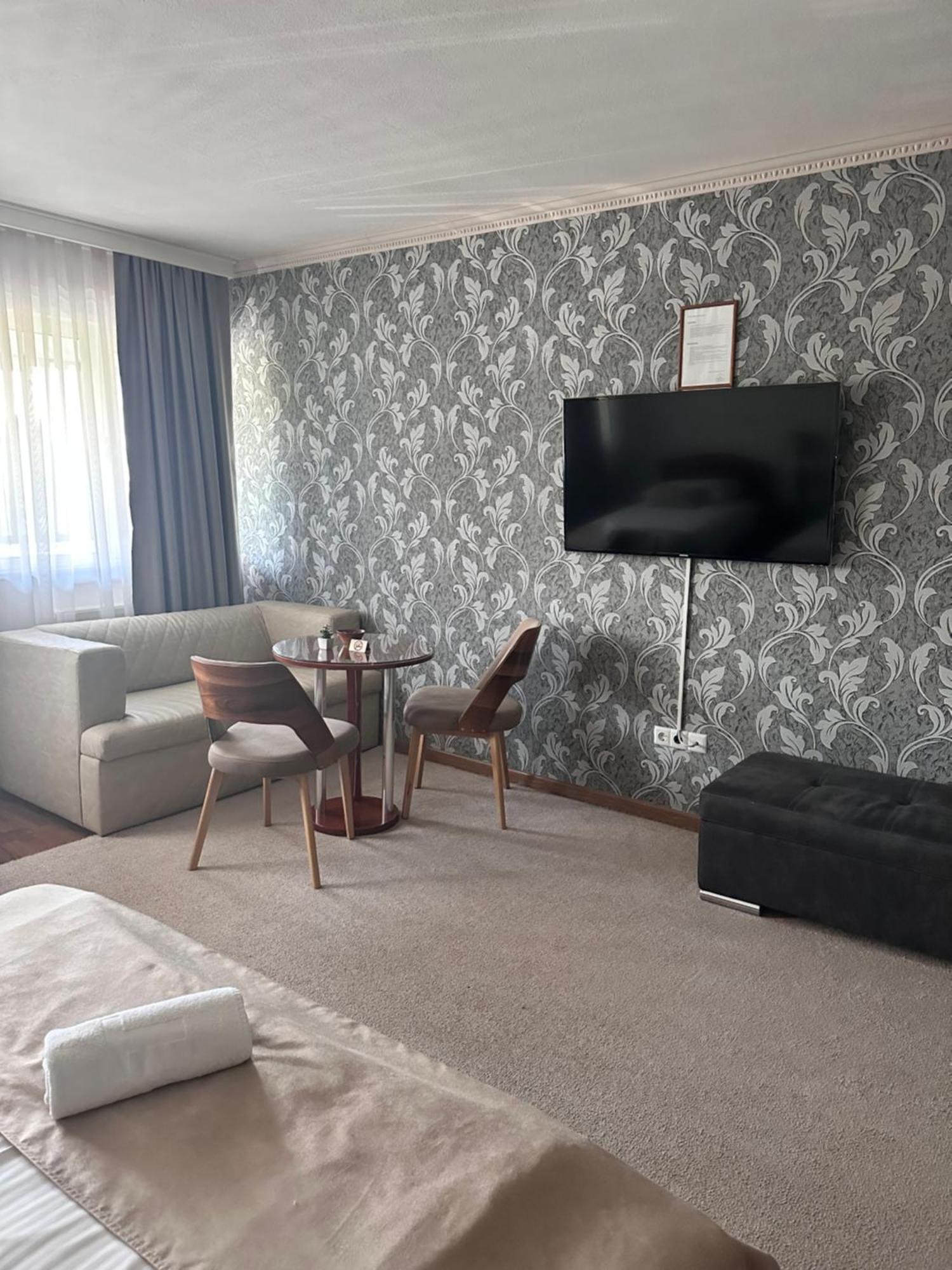 Hotel New Milenium Lukavac Zewnętrze zdjęcie