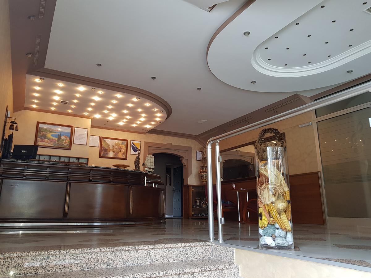 Hotel New Milenium Lukavac Zewnętrze zdjęcie
