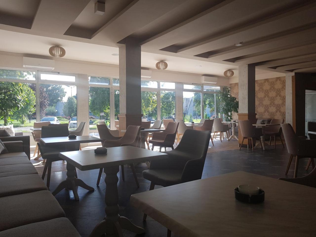Hotel New Milenium Lukavac Zewnętrze zdjęcie