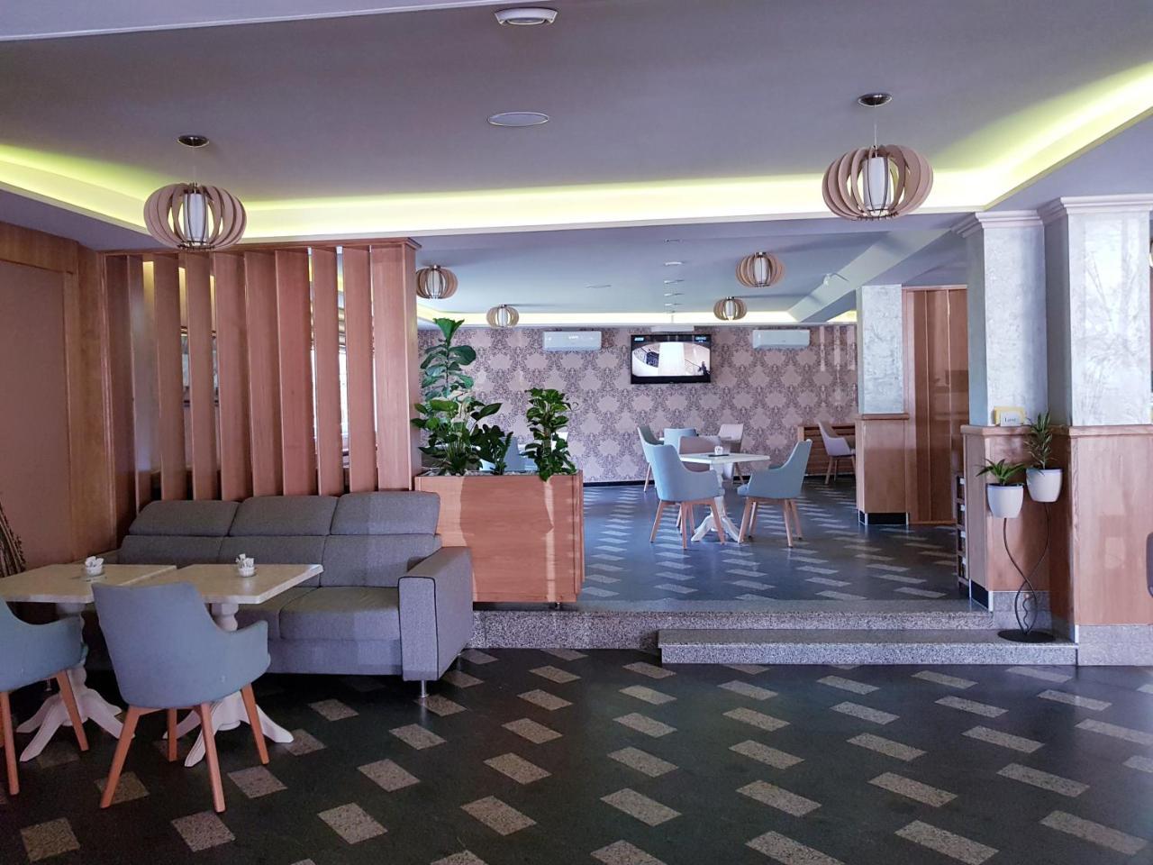 Hotel New Milenium Lukavac Zewnętrze zdjęcie